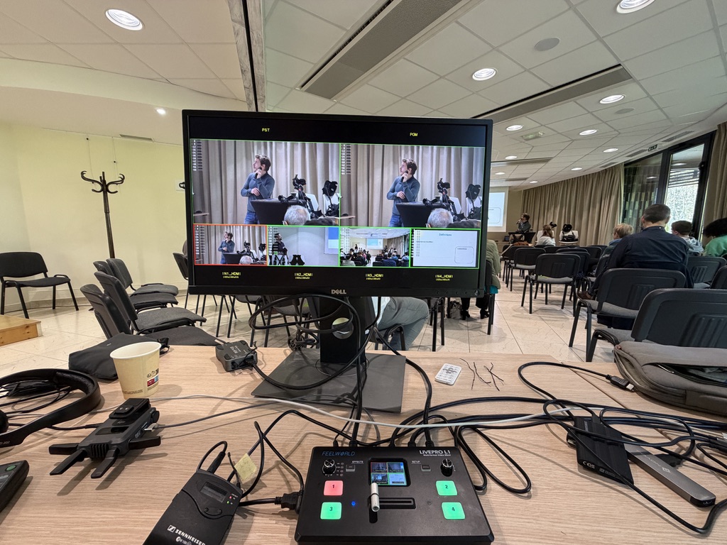 Espace de travail pour la captation multicaméras des tables rondes et de la conférence